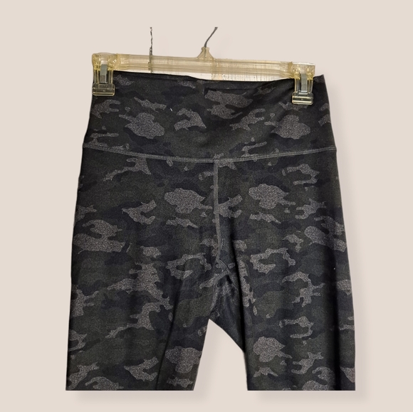 Fabletics camo  Mid-Rise Printed PowerHold Legging Size S - Picture 5 of 8